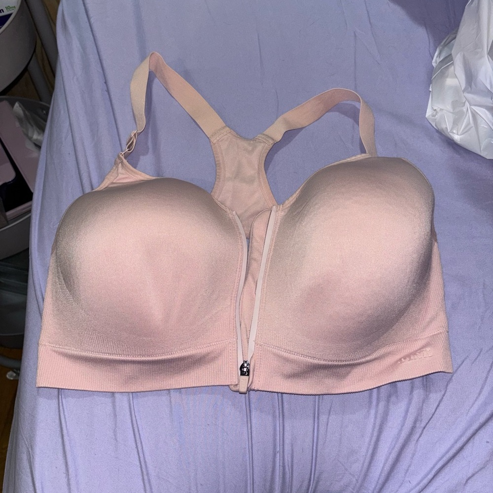 Seamless Pink Zip-Front Sports Bra